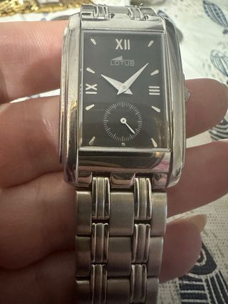 Reloj Lotus Negro y Plateado
