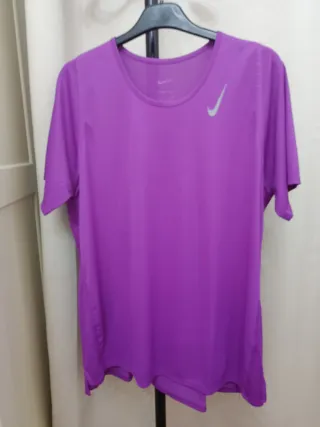 Camiseta Nike Morada