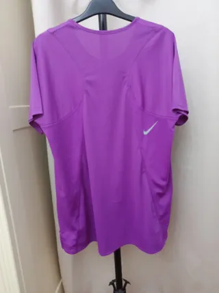 Camiseta Nike Morada