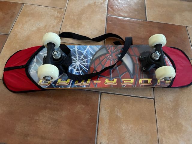Patinete Spiderman con funda