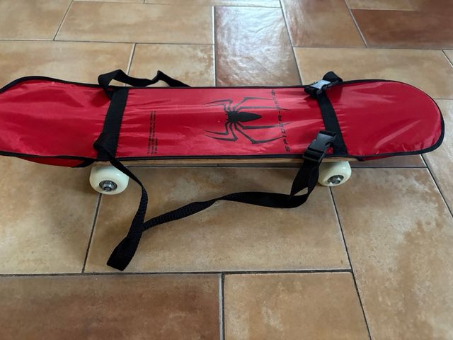 Patinete Spiderman con funda