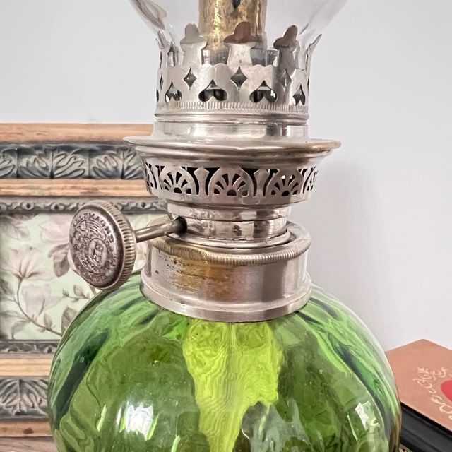 Quinqué alemán cristal verde y plateado