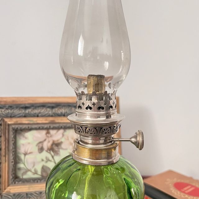 Quinqué alemán cristal verde y plateado