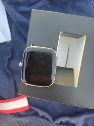 Reloj Inteligente Negro y Dorado