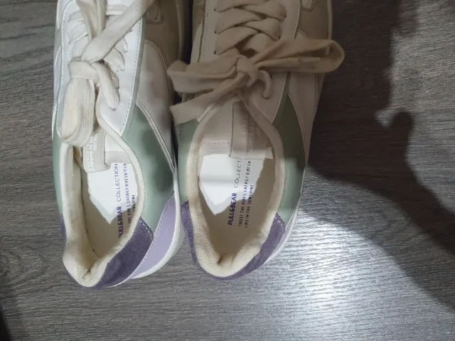 Zapatillas Pull&Bear beige y blancas