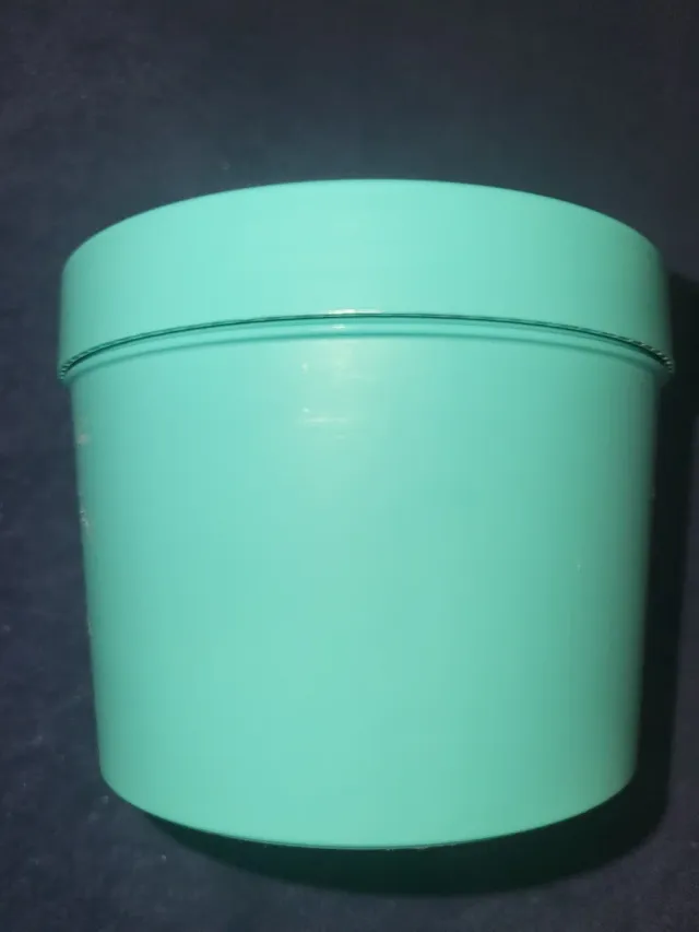 Bote redondo verde de plástico