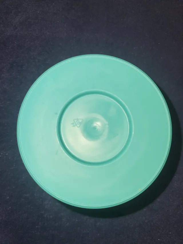 Bote redondo verde de plástico