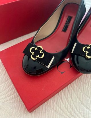 Bailarinas Carolina Herrera negras y doradas