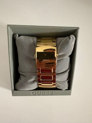 Reloj Guess Dorado con Cristales