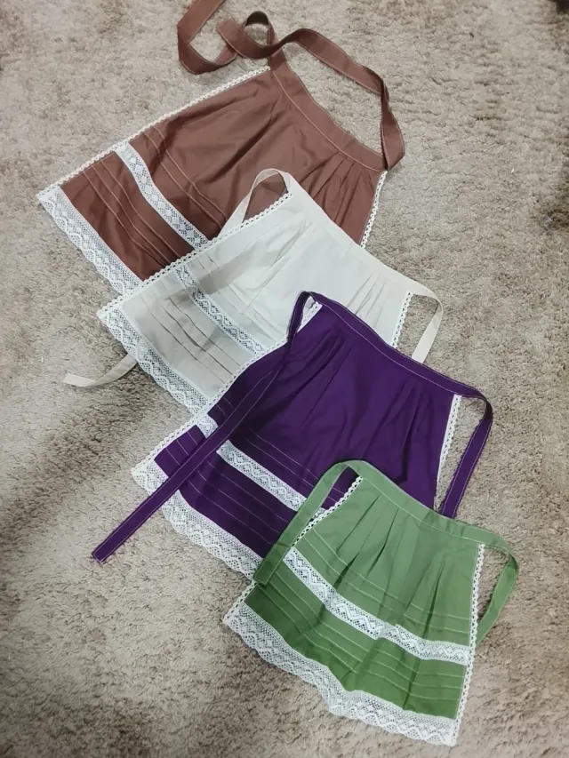 Delantales ,niña tallas de 0  a 10 años.