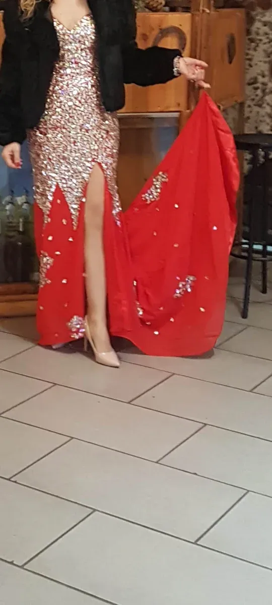 Vestido largo rojo y plateado no elástico 
38-40