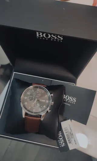 Sofisticado reloj HUGO BOSS con elegante correa