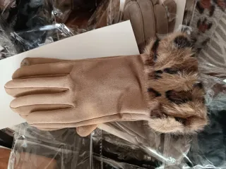 Guantes de ante con pelo