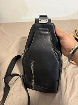 Bolso bandolera Leatherio negro