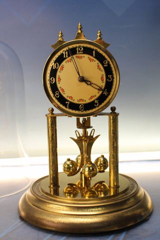 Reloj Aniversario de cuerda, Alemania. Reloj de torsión, reloj de 400 días.