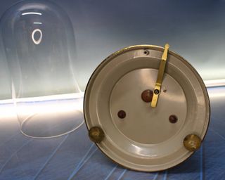Reloj Aniversario de cuerda, Alemania. Reloj de torsión, reloj de 400 días.
