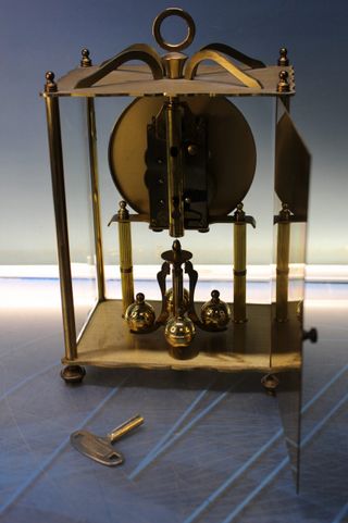 Reloj Aniversario de cuerda Koma, Alemania. Reloj de torsión, reloj de 400 días.