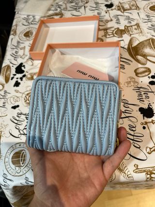 Portafoglio Miu Miu blu e oro