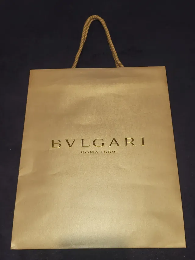 Bolsa de papel grande Bvlgari dorada