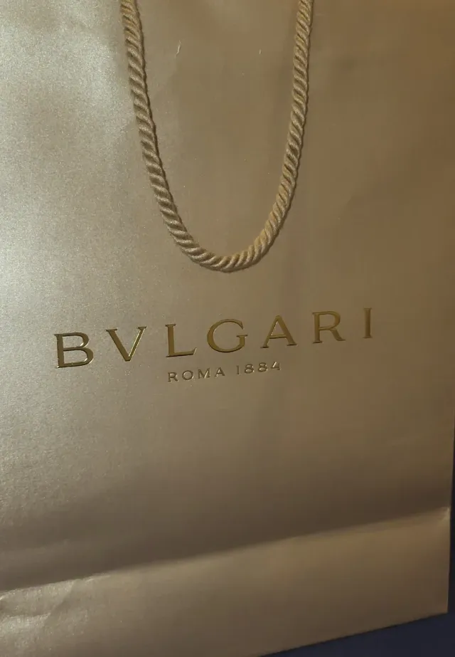 Bolsa de papel grande Bvlgari dorada