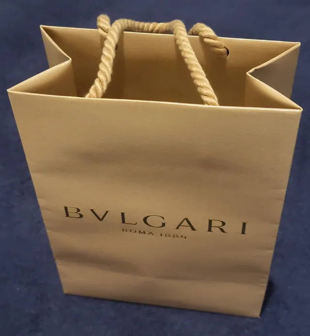 Bolsa Bvlgari dorada pequeña