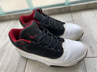 Zapatillas Jordan Negras y Blancas