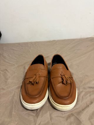 Zapatos de cuero con borlas talla 40