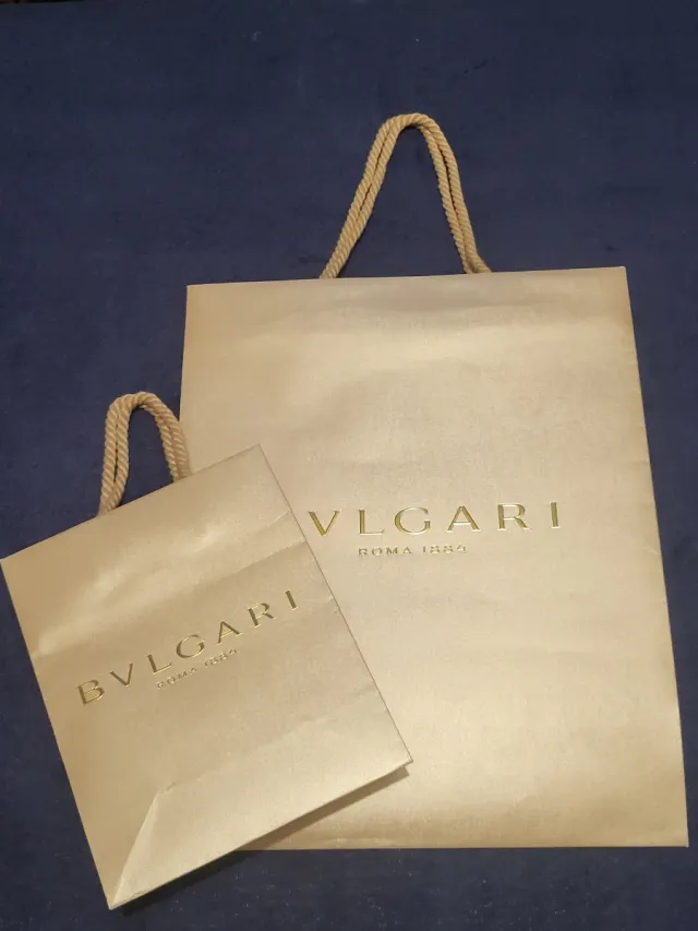 Conjunto Bolsas Bvlgari Doradas y Beige.