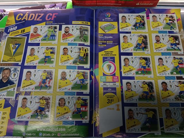 Álbum de cromos de futbol, Futbol Liga 2022-23. casi Completo. Panini ( faltan 4 cromos)