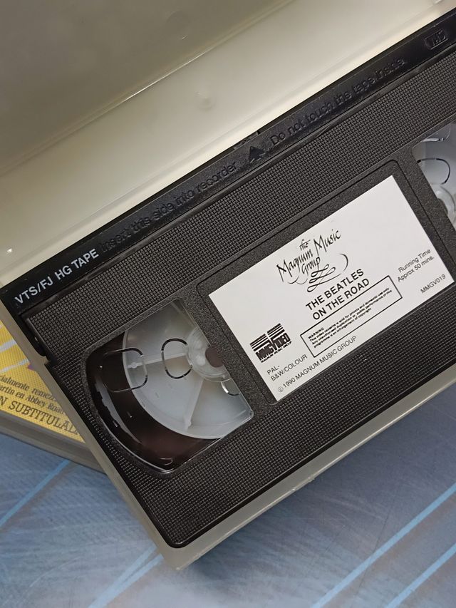8 vhs, VIDEO, THE BEATLES - live - magical mystery tour - on the road y mas