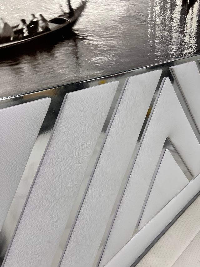 Cabezal diseño blanco y plateado