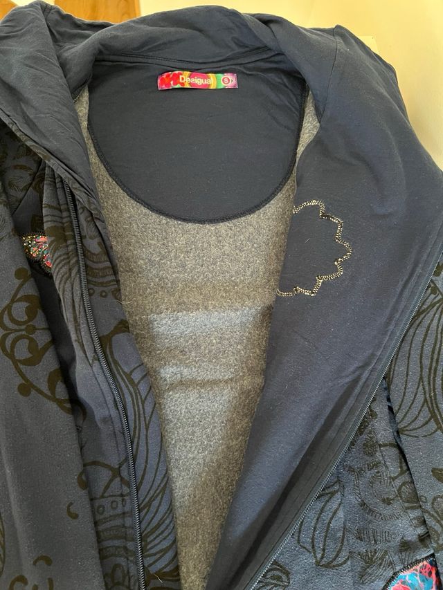 Chaqueta Desigual azul talla S (34) 13 a 18 años.