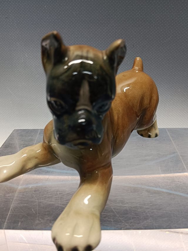 figura de porcelana perro boxer, Cachorro, WC wester germany  8x13 cm.aprox