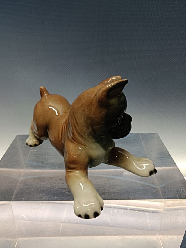 figura de porcelana perro boxer, Cachorro, WC wester germany  8x13 cm.aprox