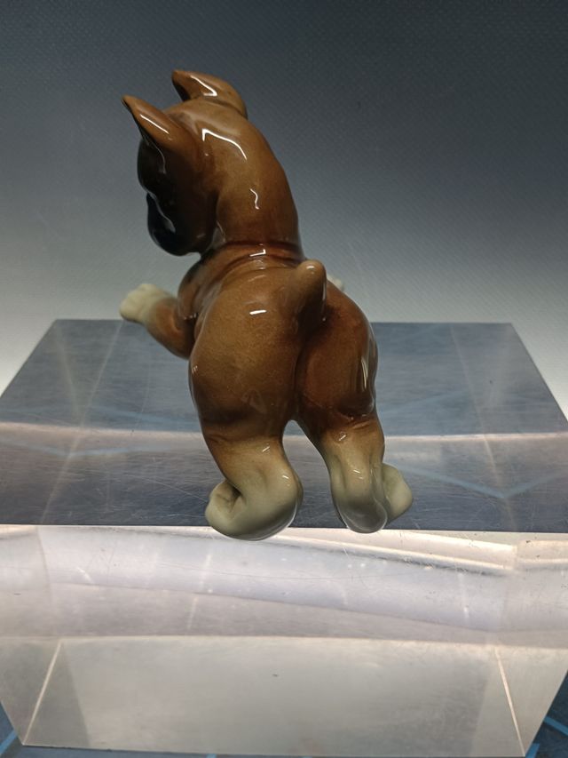 figura de porcelana perro boxer, Cachorro, WC wester germany  8x13 cm.aprox