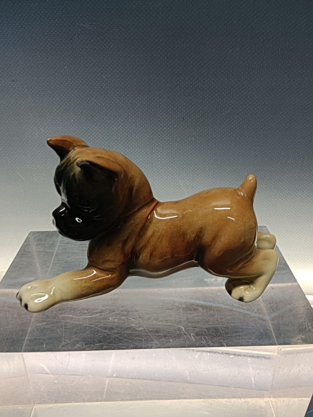 figura de porcelana perro boxer, Cachorro, WC wester germany  8x13 cm.aprox