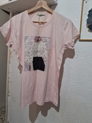 Camiseta rosa con estampado
