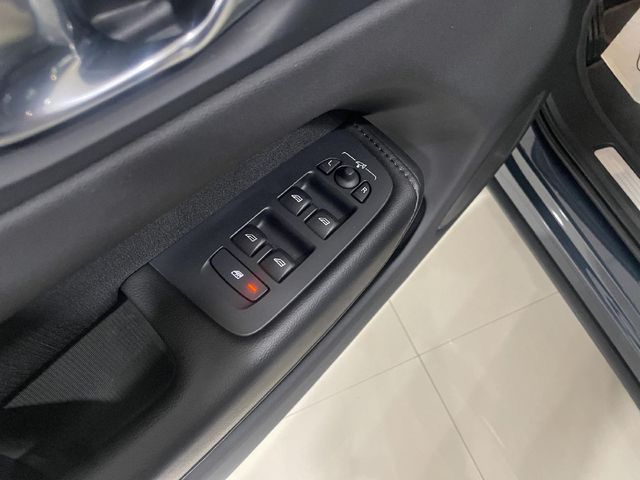 VOLVO XC60 XC60 2.0 B4 D Momentum Pro Auto