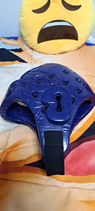 Casco y guantes karate IKARA