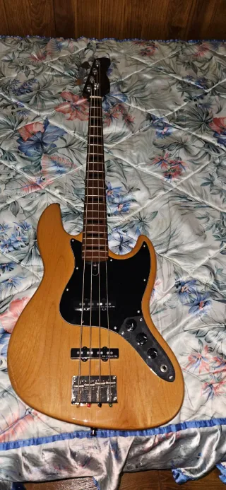 Bajo Marcus Miller Sire V5 + Funda