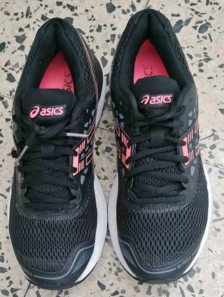 Zapatillas Asics Negras y Rosas