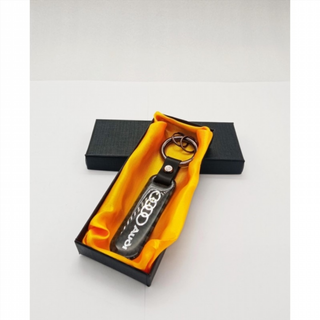 LLAVERO de CARBONO con LOGO AUDI Perfecto para re