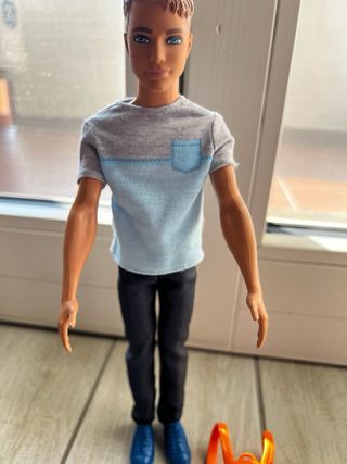 Bambola Ken (Barbie) in viaggio.