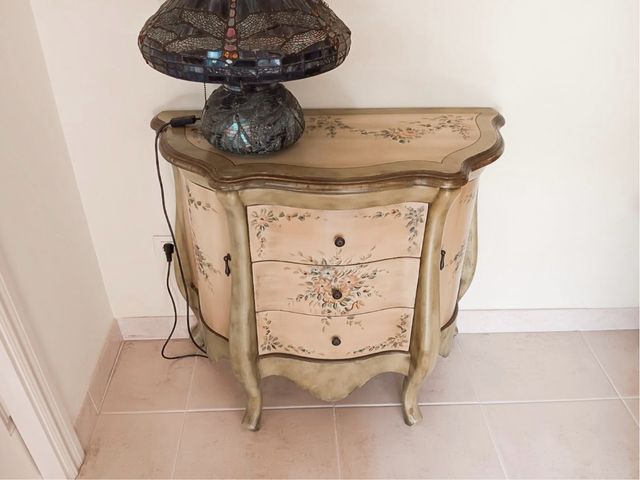 Mueble vintage pintado a mano