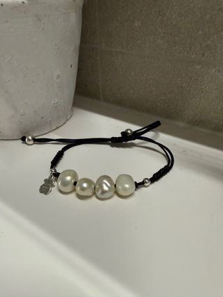Pulsera de perlas con osito