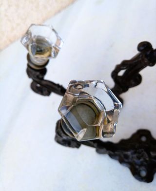 2 Percheros antiguos.