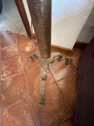 Lámpara de pie vintage beige y dorada