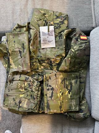 Traje de tormenta militar