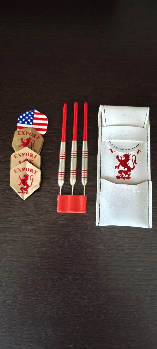 Dardos de acero con accesorios