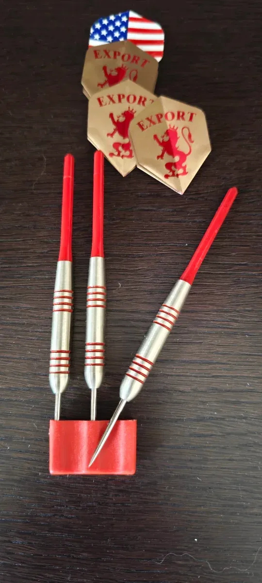 Dardos de acero con accesorios